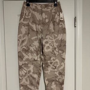 New Anthropologie Pants Frannie  High Rise Tapered Leg Printed Tan White Size 28